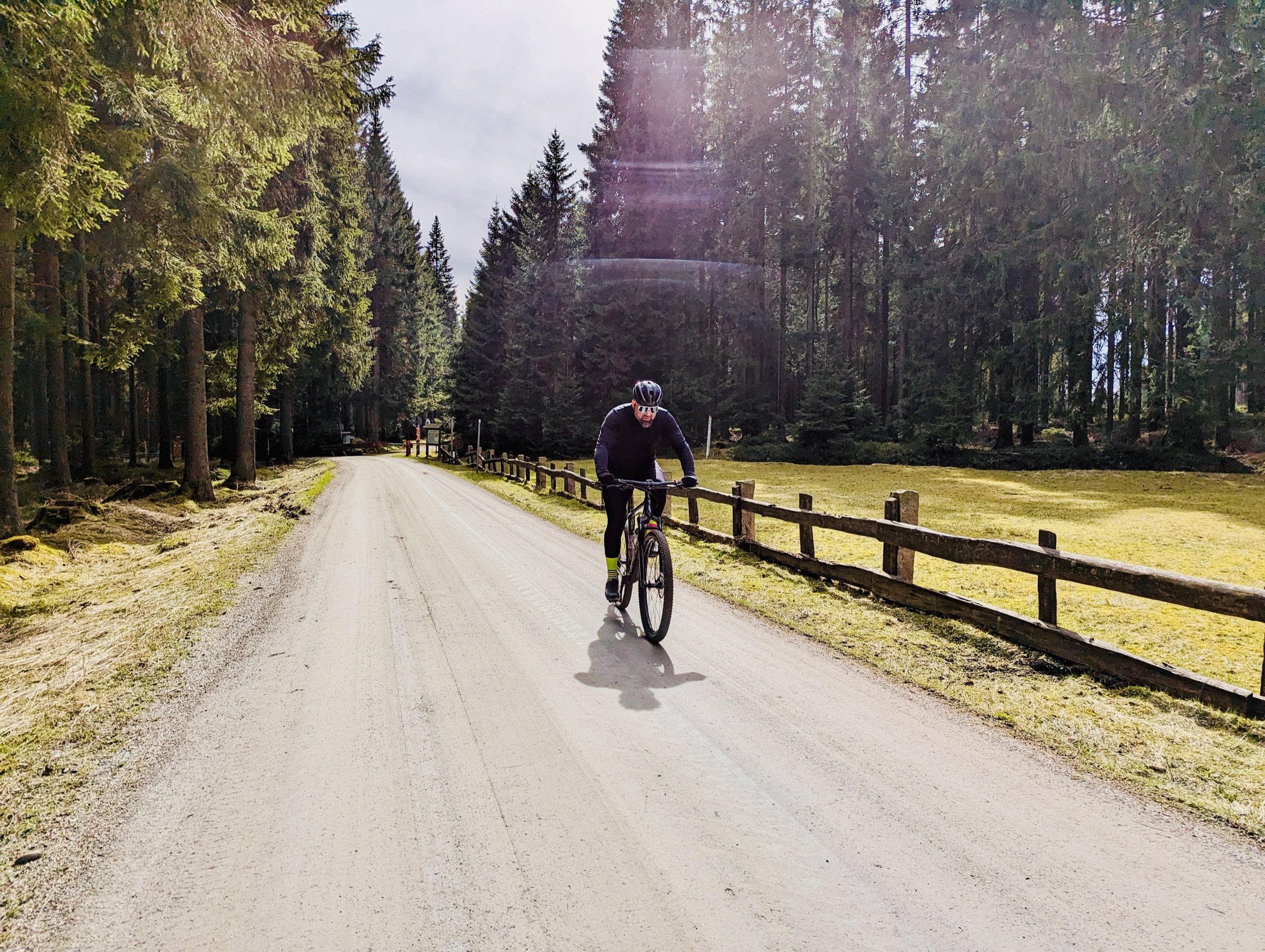 Frühling — Schotterweg, Blick zurück