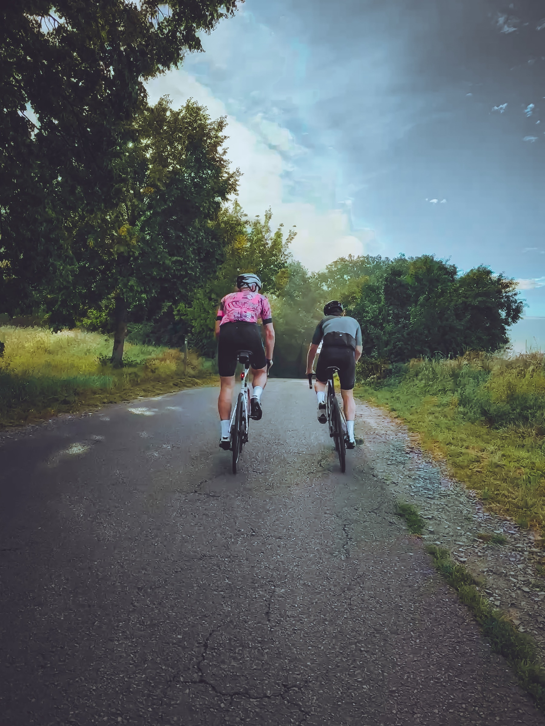 Sommer — Abendlicht und dramatischer Himmel